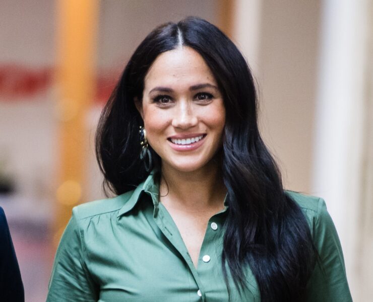 Meghan-markle-walking-clevr-blends